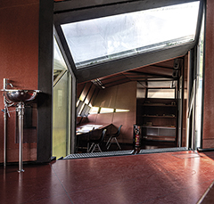 Ossiacher See, Steindorf, Steinhaus (1980, Architekt: Günther Domenig)